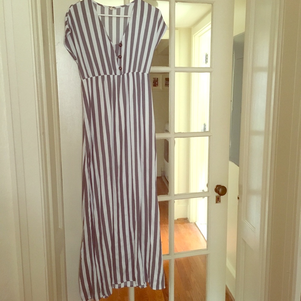 Beautiful gray and white stripe maternity dress!
